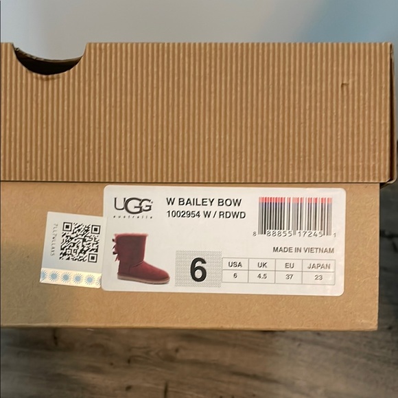 UGG Women’s Bailey Bow Boot in Burgundy Size 6 - Picture 8 of 11